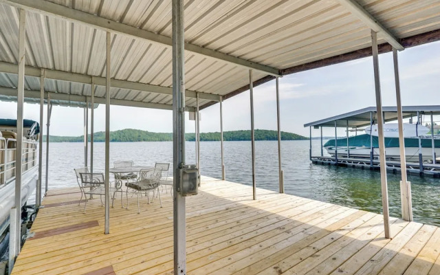 Pet-friendly Lake of the Ozarks Gem!
