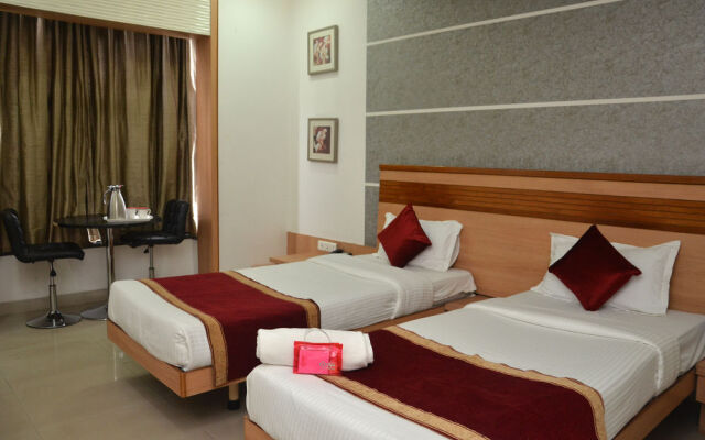 OYO 1000 Hotel Admiral Suites