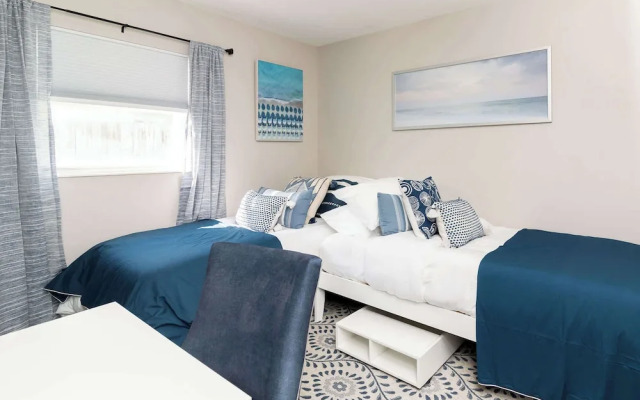 Sun Bay Getaway Backyard Pool w/ Winter Rates!