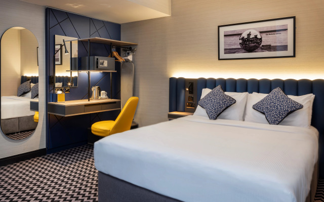 Academy Plaza Hotel