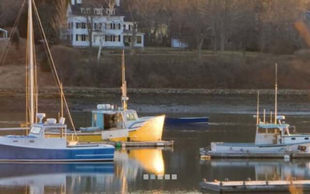 Dockside Guest Quarters & Restaurant