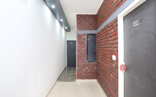 OYO 15143 Hotel Redstone