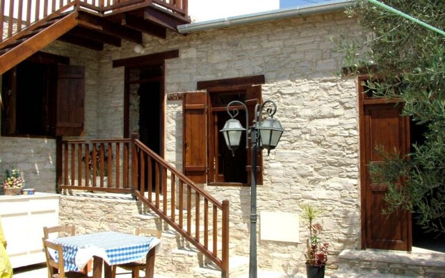 Romios Holiday Apartments