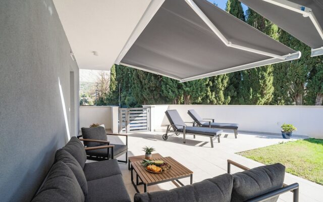 Luxury Villa Entrata-Five Bedroom Villa