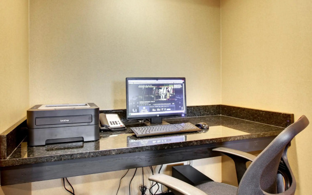 Cobblestone Hotel & Suites - Salem