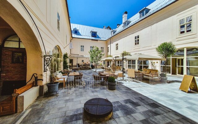 Opera apartments