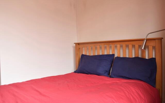 2 Bedroom Flat in Brockley With Garden