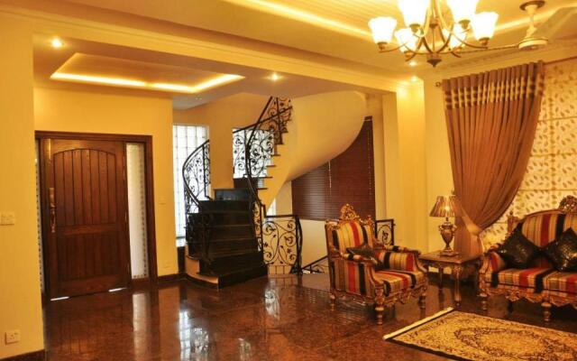 Reina Boutique Hotel - G9