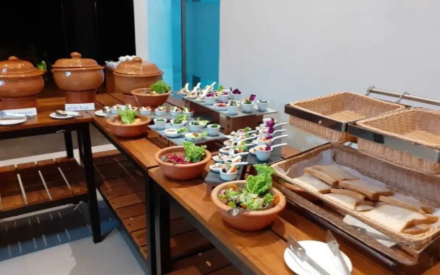 The Lake Forest Hotel