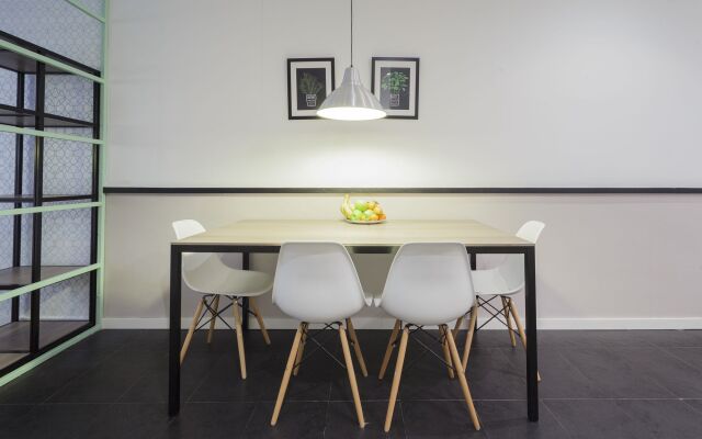 Liceu Apartments by gaiarooms