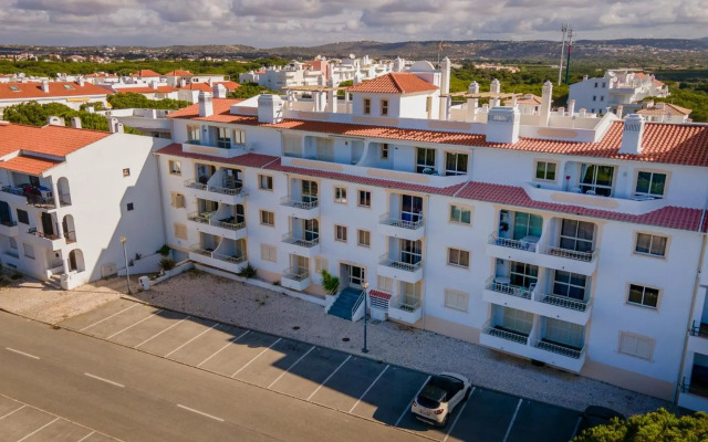 Sun House by LovelyStay