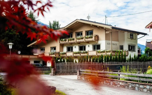 PineTree Lodge