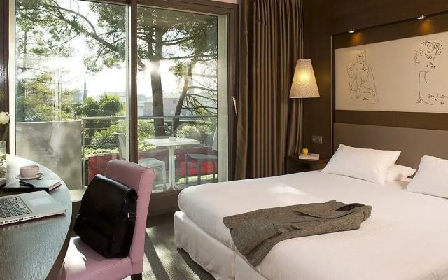 Safari Hotel