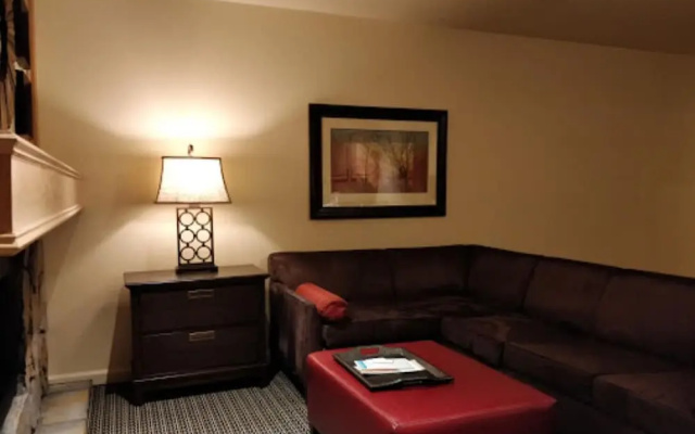 GetAways at the Lodge at Kingsbury Crossing