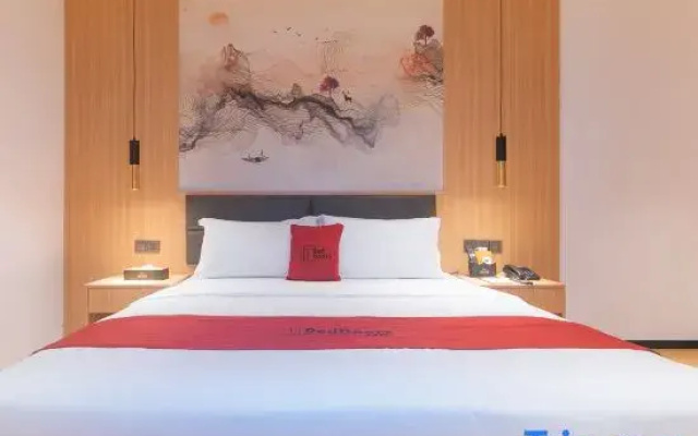 RedDoorz Plus @ Jinjiang Star Hotel