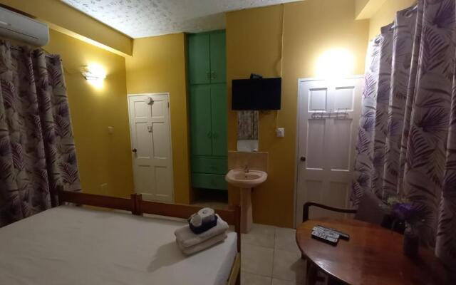 Wallace Holiday Apartments