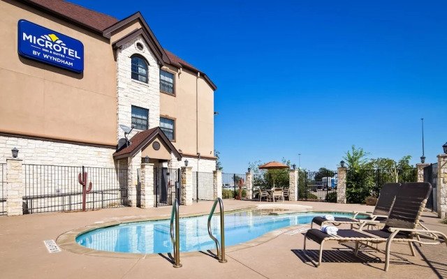 Microtel Inn & Suites by Wyndham Buda At Cabelas