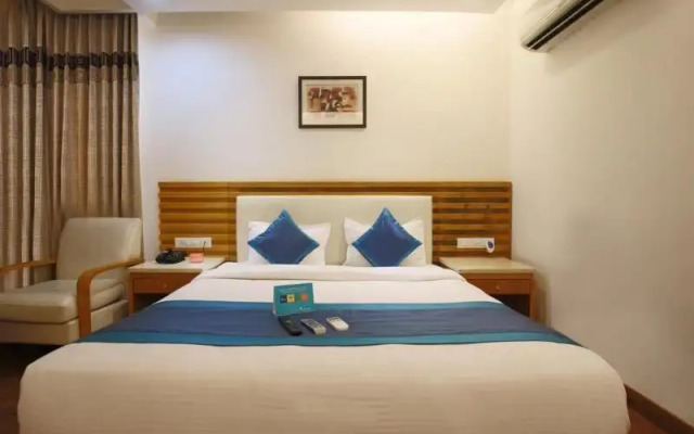 FabHotel Cyber Park