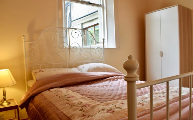 4 Bedroom Dublin Home Overlooking Canal