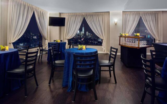 Отель The New Yorker Hotel by Lotte Hotel