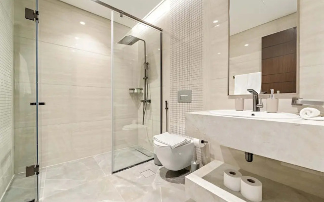 Luxurious Stay in JVC With Rooftop Pool Gym