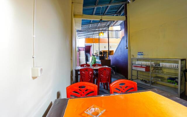 OYO 1720 A2b Residence