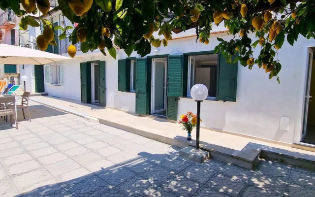 Villa in Lemon Grove With Sea Views & Sea Breeze