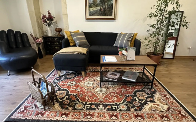 Historical 1400 Ft2 Apartment At Temple Of Apollo