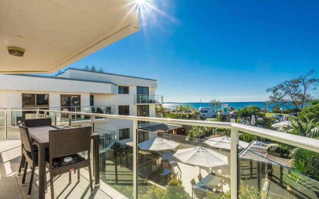 Bayview Beachfront Apartments, in town right on the beach