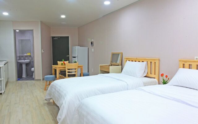 Sea and Star Pension