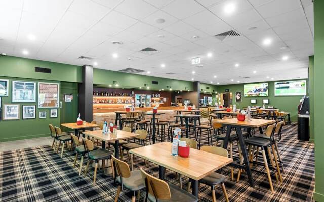 Morayfield Tavern & Motel