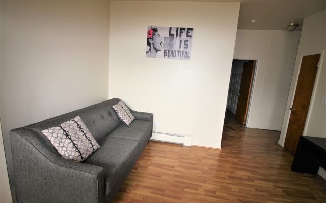 Modern Apartment minutes to NYC