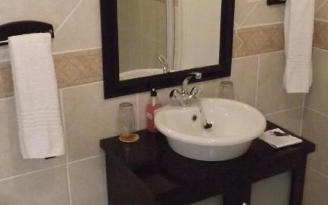 Thatchings Guest House