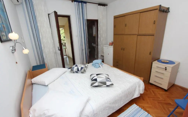 Rooms and Apartment Pina