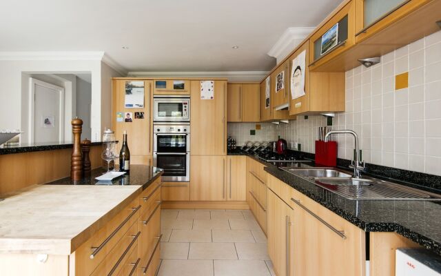Lovely Putney Home by the Thames