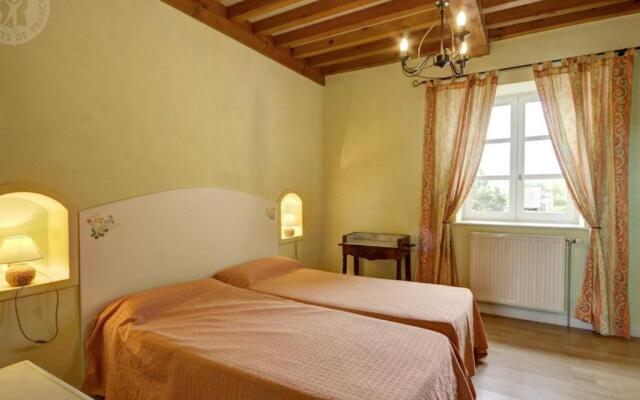 Gîte Chalain-le-Comtal, 5 pièces, 10 personnes - FR-1-496-48