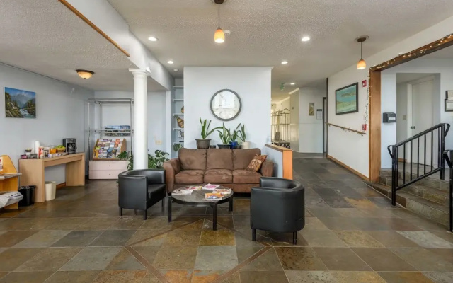 Waldport Bayfront Hotel and Restaurant