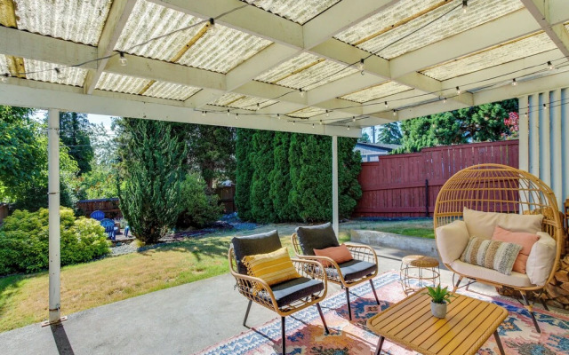 Updated Tacoma Home w/ Fire Pit!