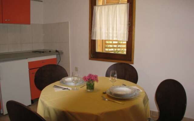 Simplistic Apartment in Jezera With Garden