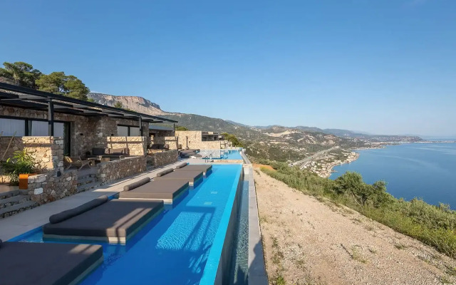 Le Grand Bleu Resort