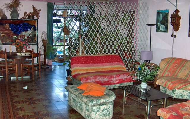 Holland International Rooms