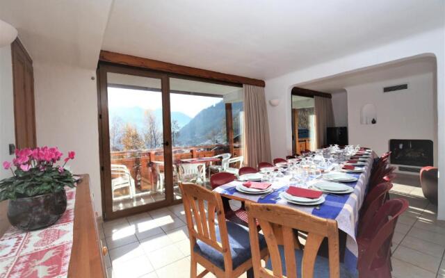 Apartment - 12 rooms - Living room lounge with fireplaces