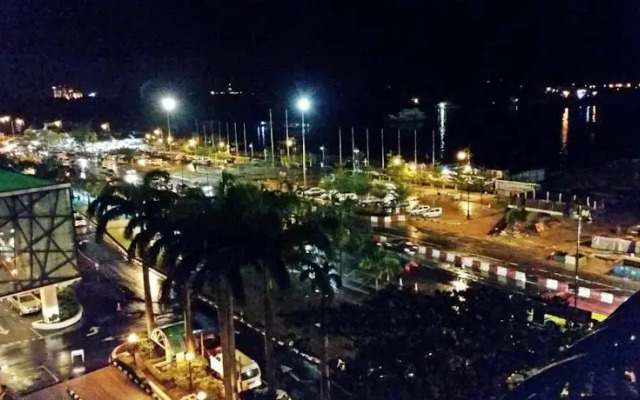 Waterfront Holiday Suites @ Marina Court Resort Kota Kinabalu