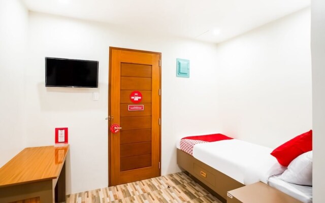 Deck 360 Dormitel by OYO Rooms