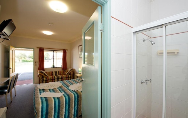 Lamington Hotel Motel – Guest Rooms – Maryborough