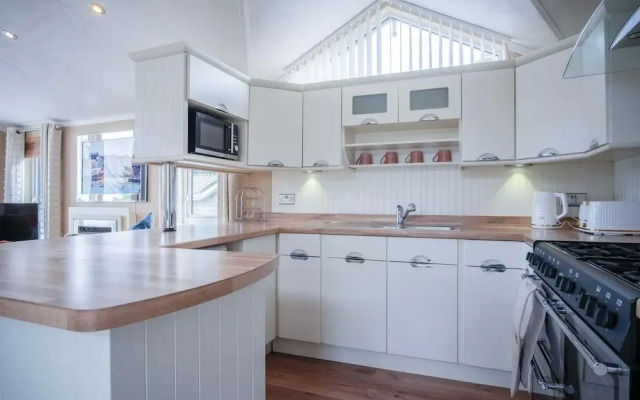 3 Manor Lodge - 2 Bedroom Lodge - Pendine
