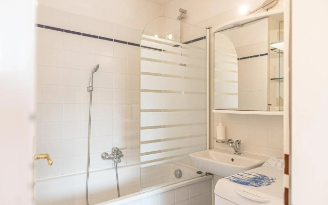 Lovely 2 Apartments - Suitable for Long Stays