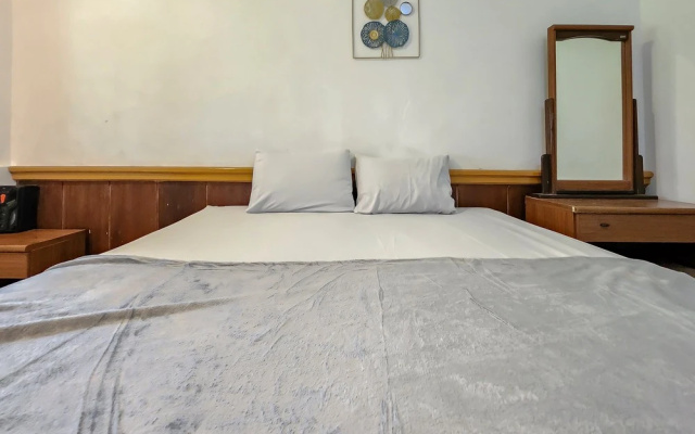 RedDoorz near Pasar Cipanas – Guest Rooms – Cipanas