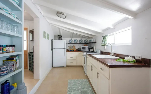 Harbour Island Haven: Newly Remodeled Cottage Near Pink Sands Beach — фото 3