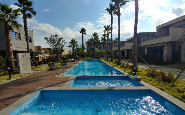 Jeju Oliv Spa and Pool Villa